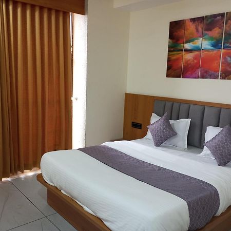 Hotel R K Villa Amhedabad Dış mekan fotoğraf