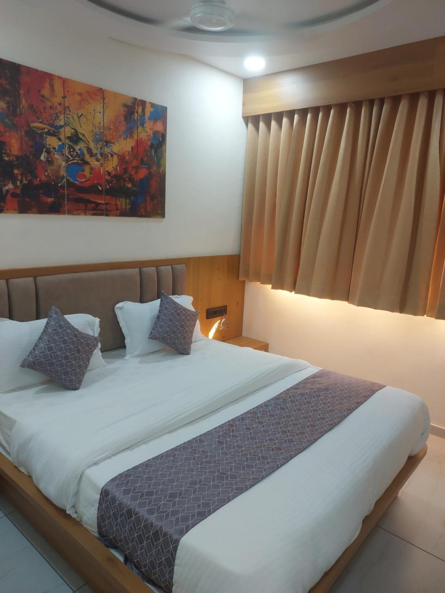 Hotel R K Villa Amhedabad Dış mekan fotoğraf
